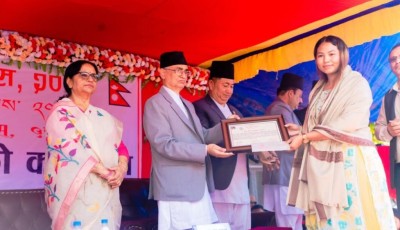 फोनिज केन्द्रीय समितिला छ्यान्होरचोहो कमला तामाङ ‘प्रदेश गौरव स्योनाम पुरस्कार’ ग्याम डेन Image