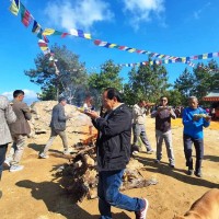 रोशी–१२ शिखरपुररि ‘साङ्दोपालरी’ बौद्ध ग्युइसेर भवनला शिलान्यास Image